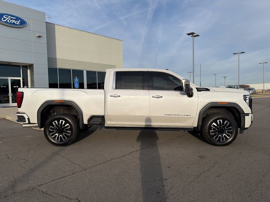 Used 2024 GMC Sierra 3500 Denali Ultimate image 2
