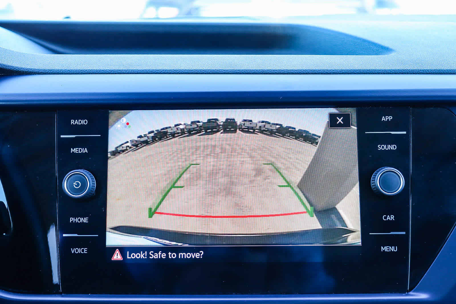 Used 2023 Volkswagen Taos SE w/ Panoramic Sunroof Package image 25