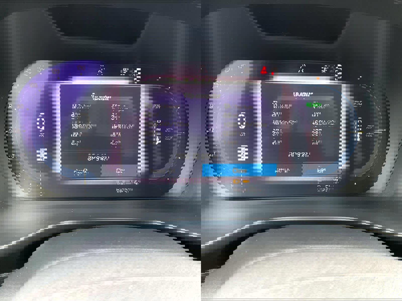 Used 2023 Volvo XC40 Recharge Core w/ Protection Package Premier image 23