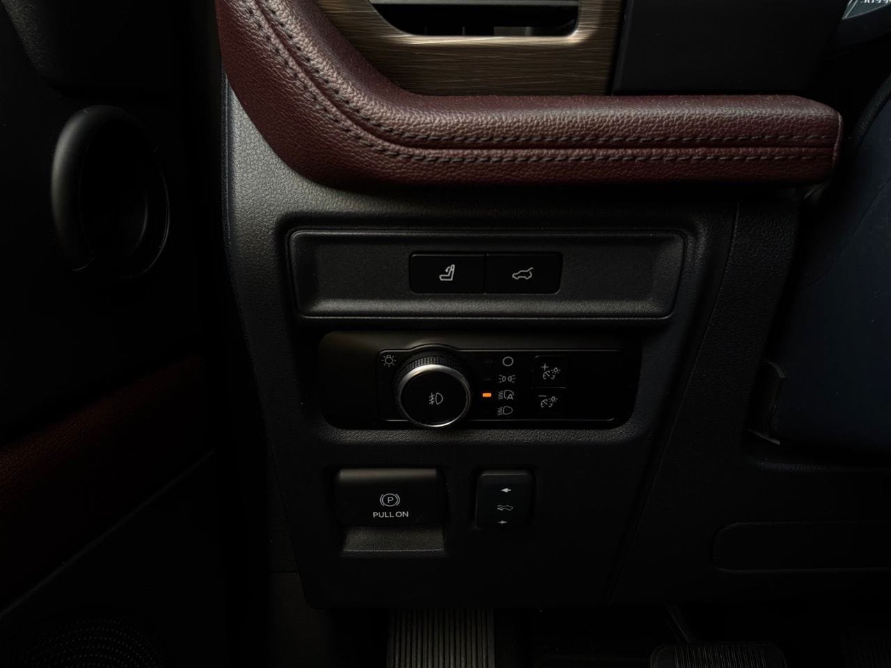 Used 2024 Ford Expedition Limited AWD/4WD image 30
