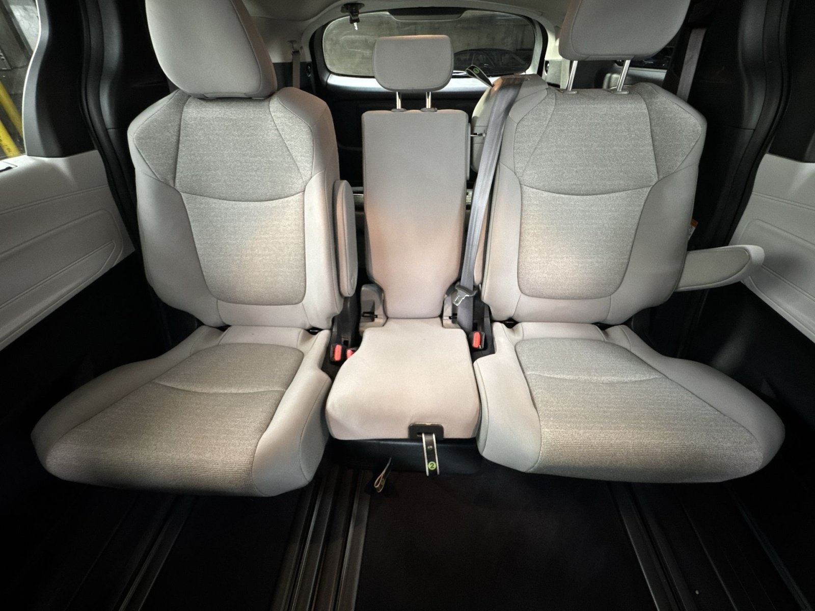 Used 2025 Toyota Sienna LE AWD/4WD image 15