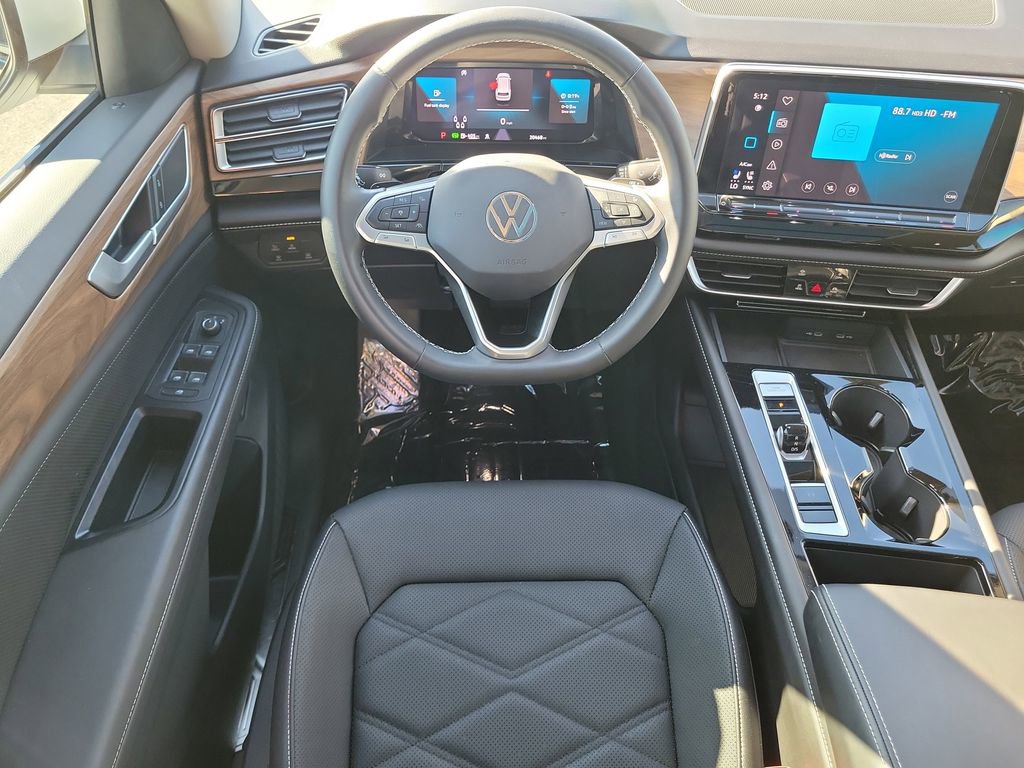 Used 2024 Volkswagen Atlas SE w/ Panoramic Sunroof Package FWD image 18