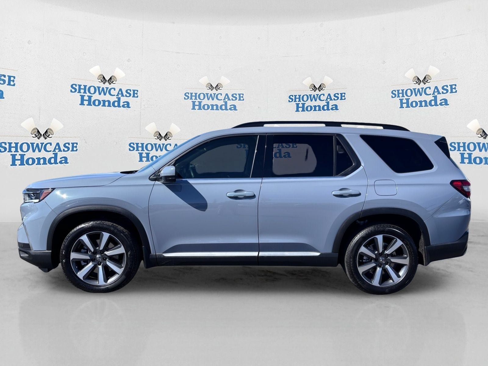Certified 2025 Honda Pilot Touring image 4