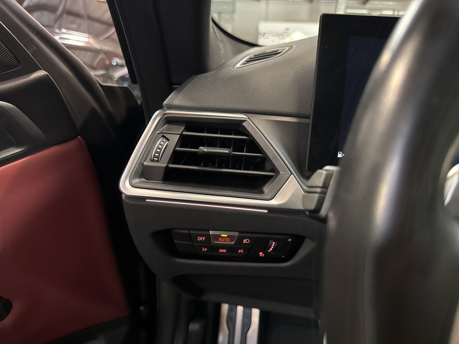 Used 2024 BMW M440i Coupe w/ Premium Package image 29