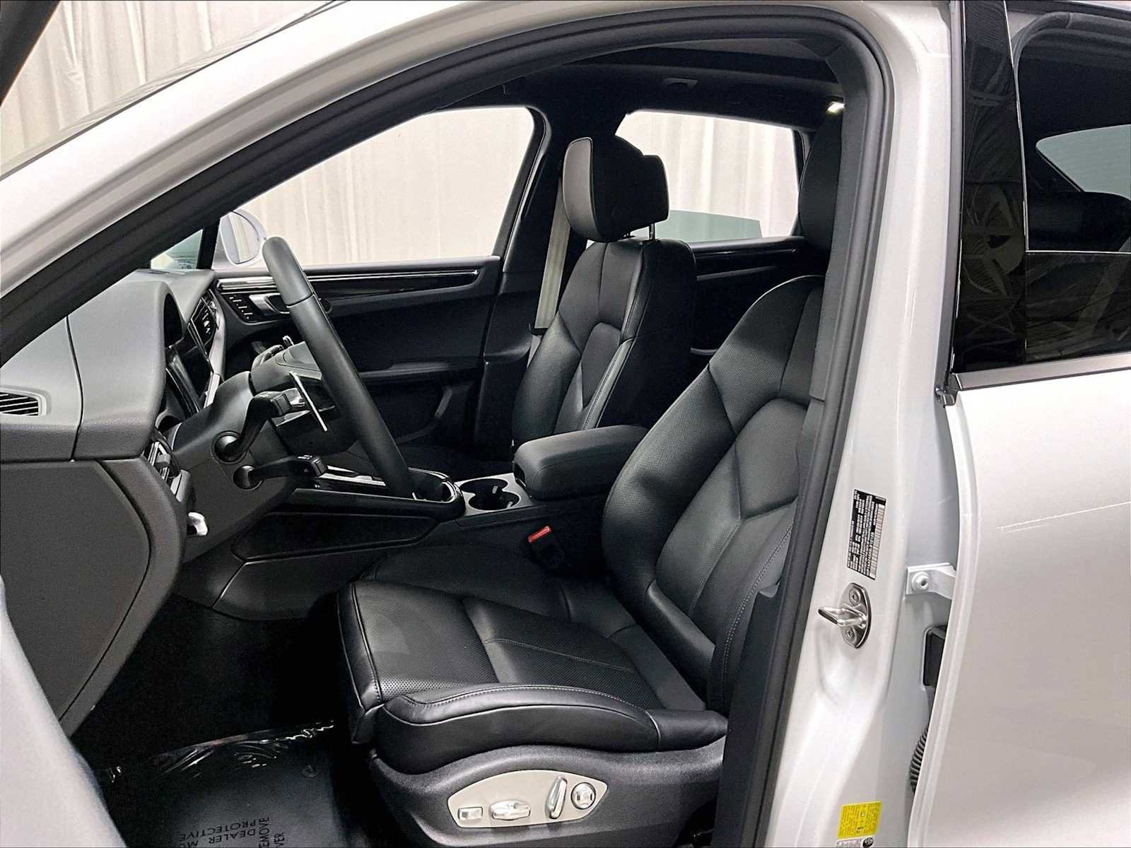 Used 2025 Porsche Macan image 8