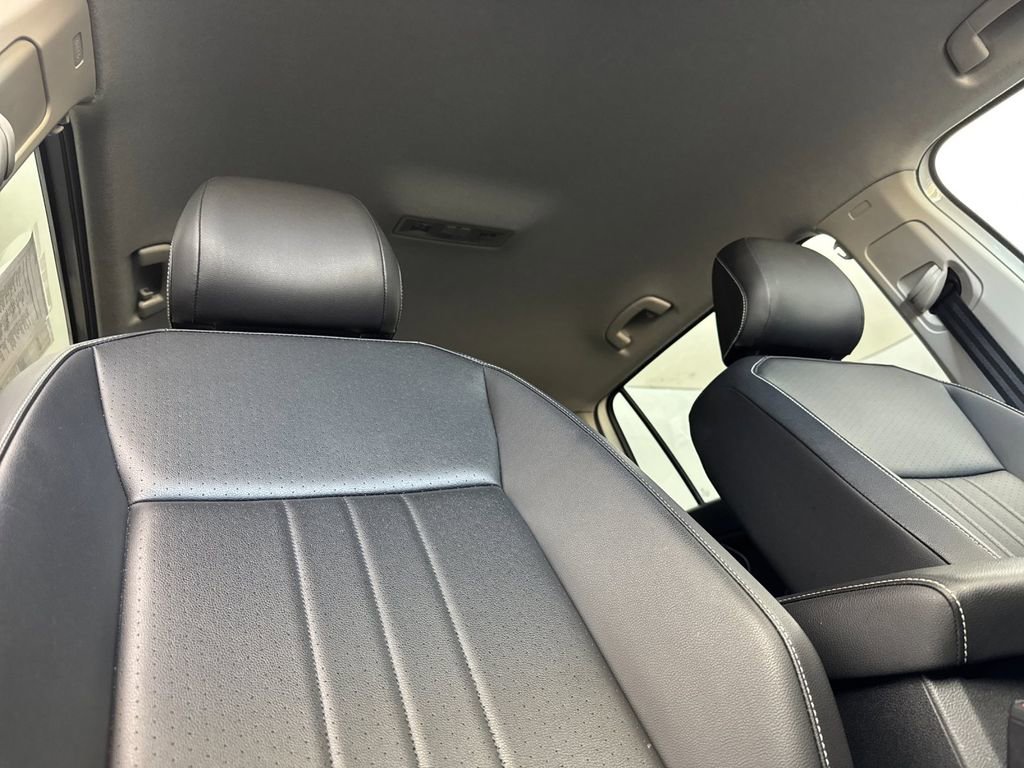 Used 2024 Volkswagen Tiguan SE image 17