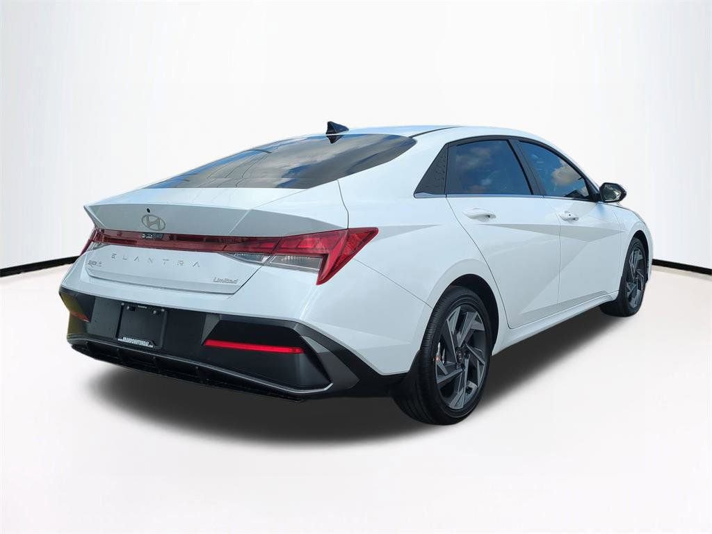New 2026 Hyundai Elantra Limited image 5