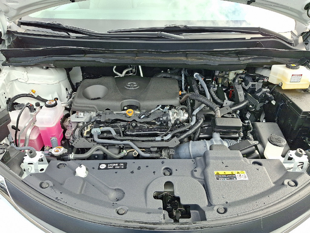 Certified 2026 Toyota Sienna XLE FWD image 32