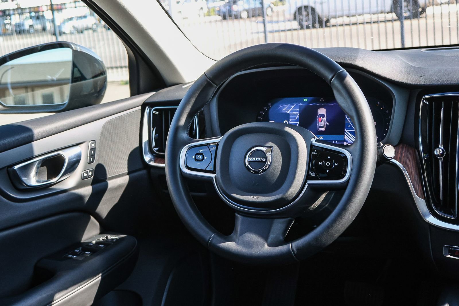 Used 2025 Volvo V60 B5 Cross Country Plus image 24