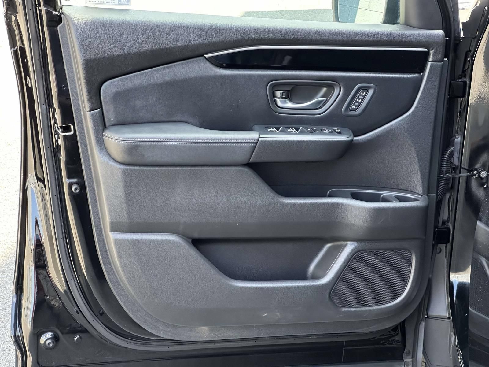 Used 2023 Honda Pilot Touring image 17