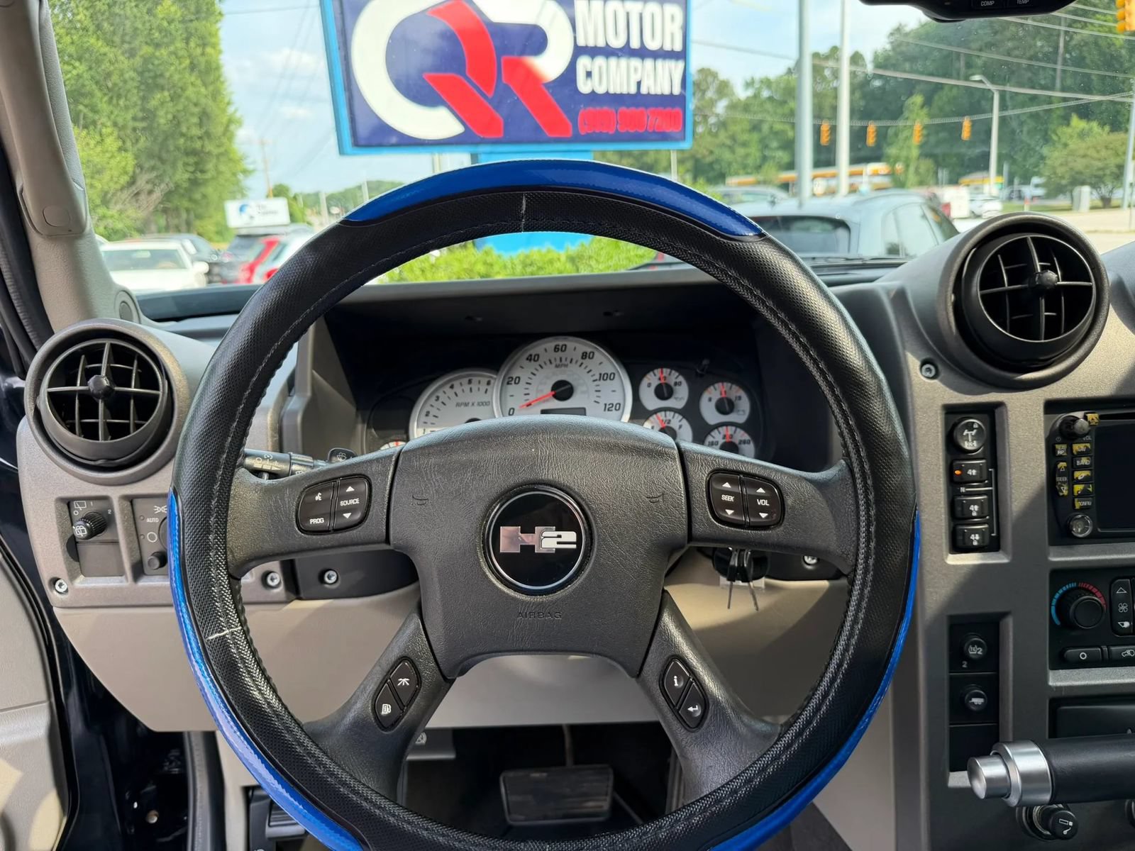 Used 2004 HUMMER H2 SUT w/ Preferred Equipment Group AWD/4WD image 12
