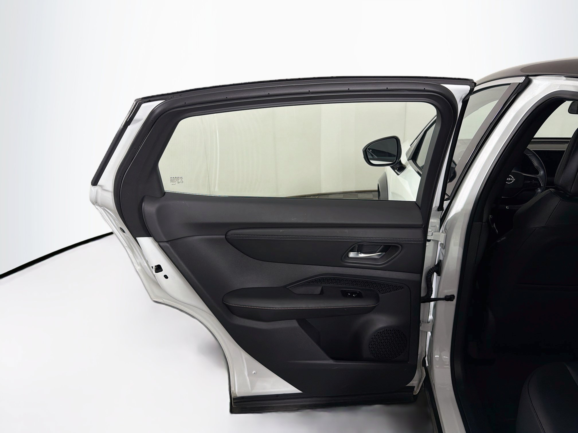 Used 2024 Nissan Ariya FWD image 26