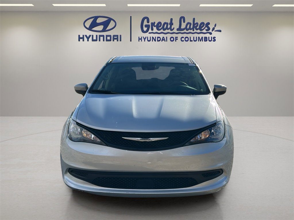 Used 2023 Chrysler Voyager LX image 8