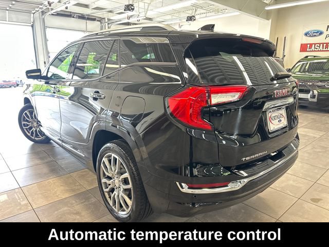 Used 2024 GMC Terrain Denali w/ Denali Premium Package AWD/4WD image 15