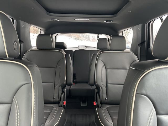 Used 2023 Chevrolet Traverse Premier w/ Redline Edition image 32
