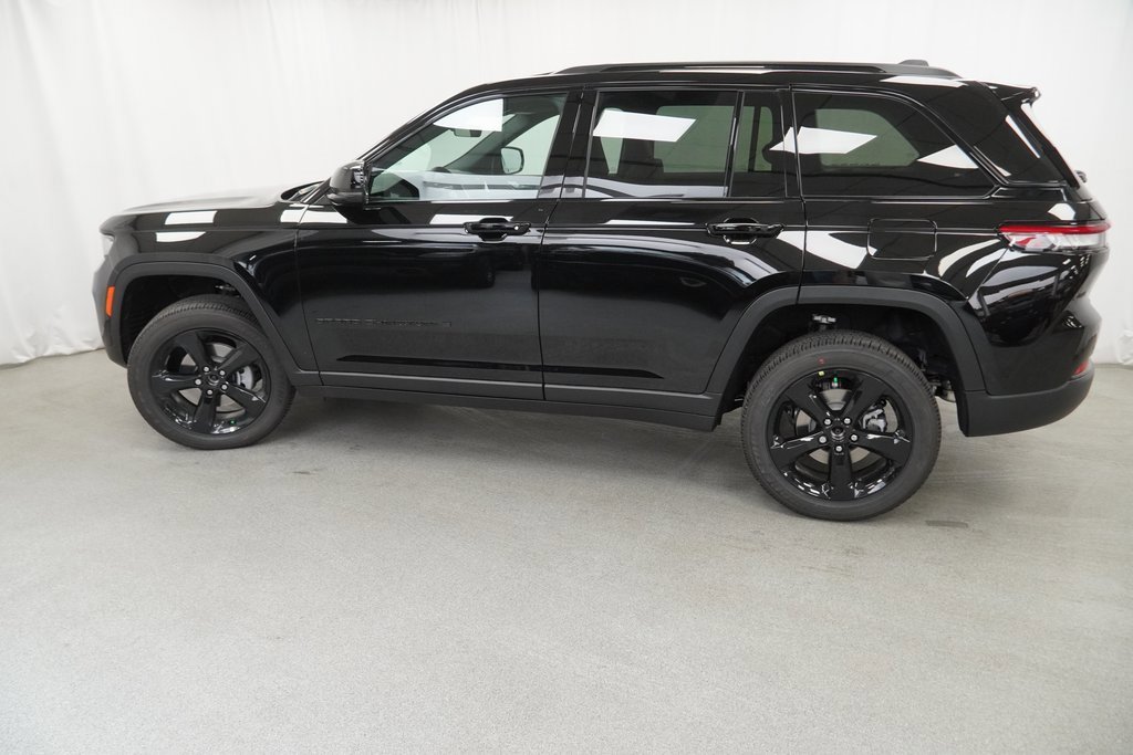 New 2025 Jeep Grand Cherokee Laredo image 14