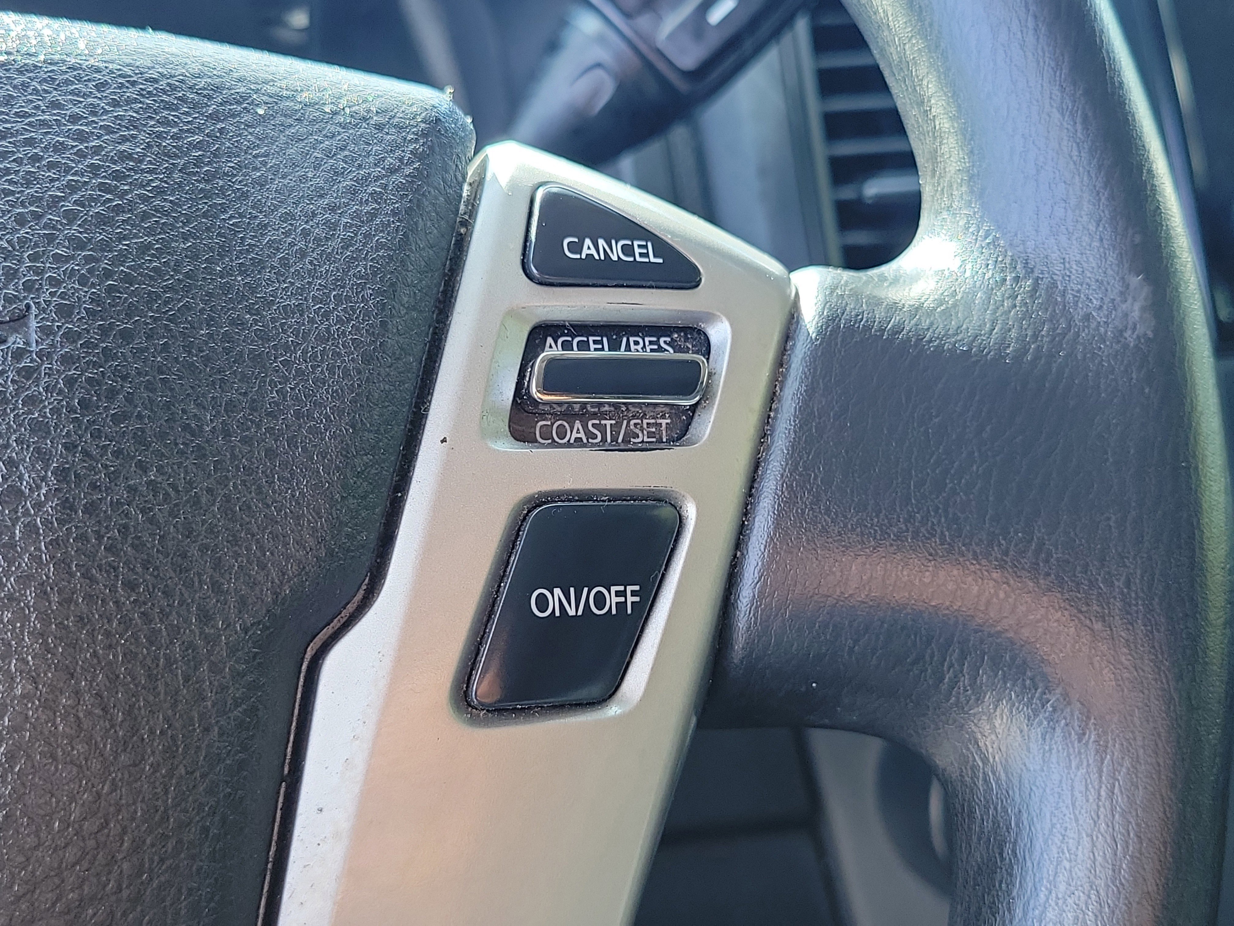 Used 2022 Nissan Titan S image 27