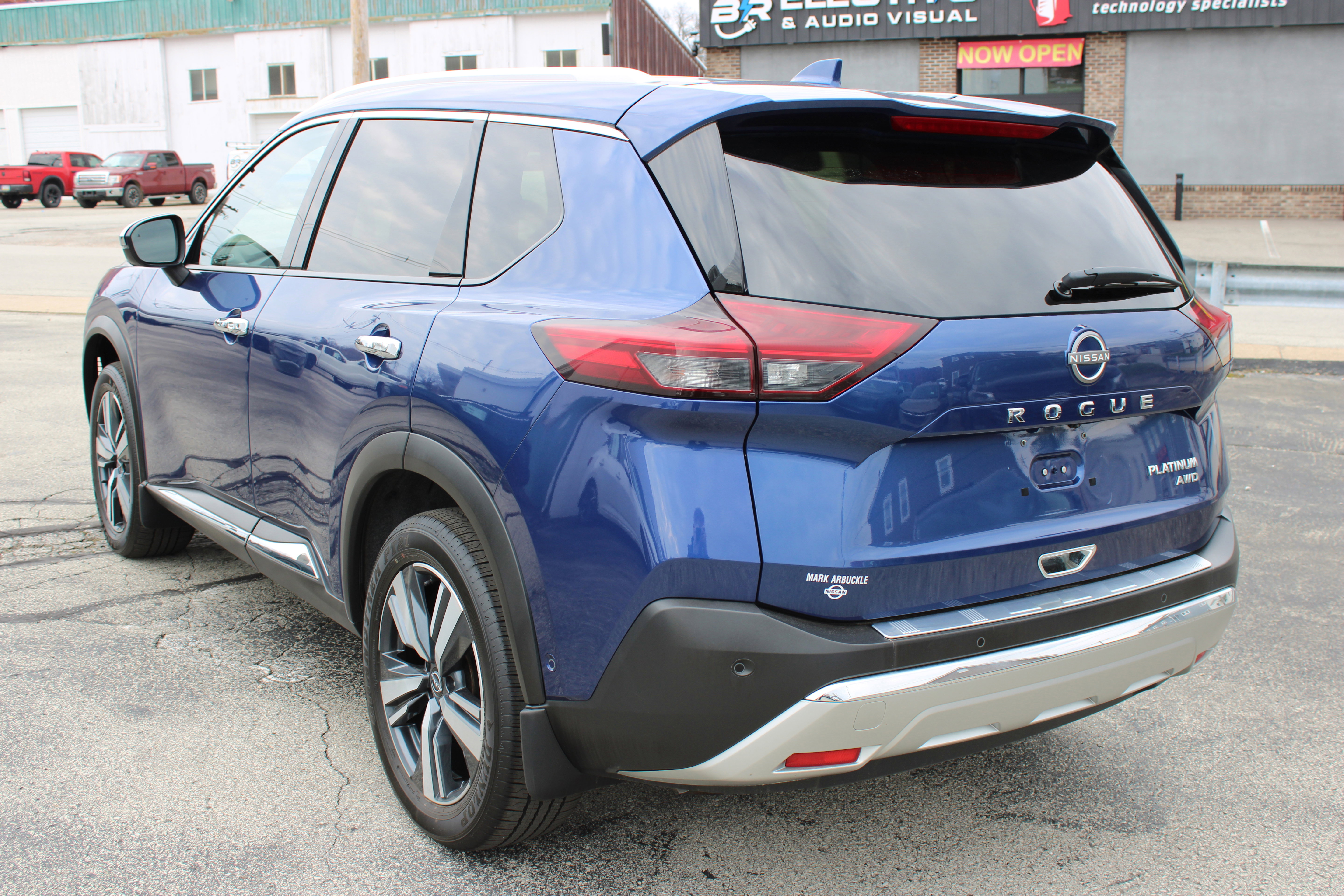 Certified 2023 Nissan Rogue Platinum AWD/4WD image 3