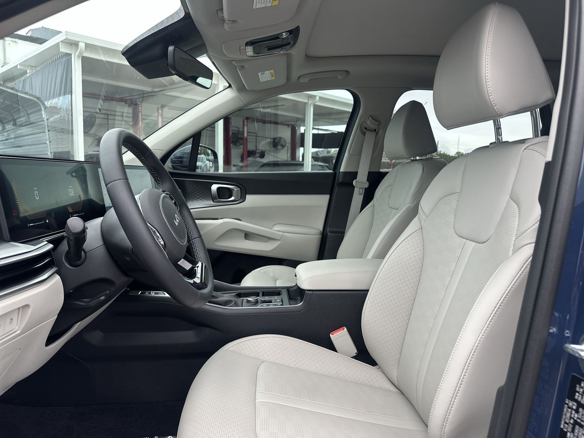 Certified 2025 Kia Sorento EX w/ Panoramic Sunroof Package AWD/4WD image 13