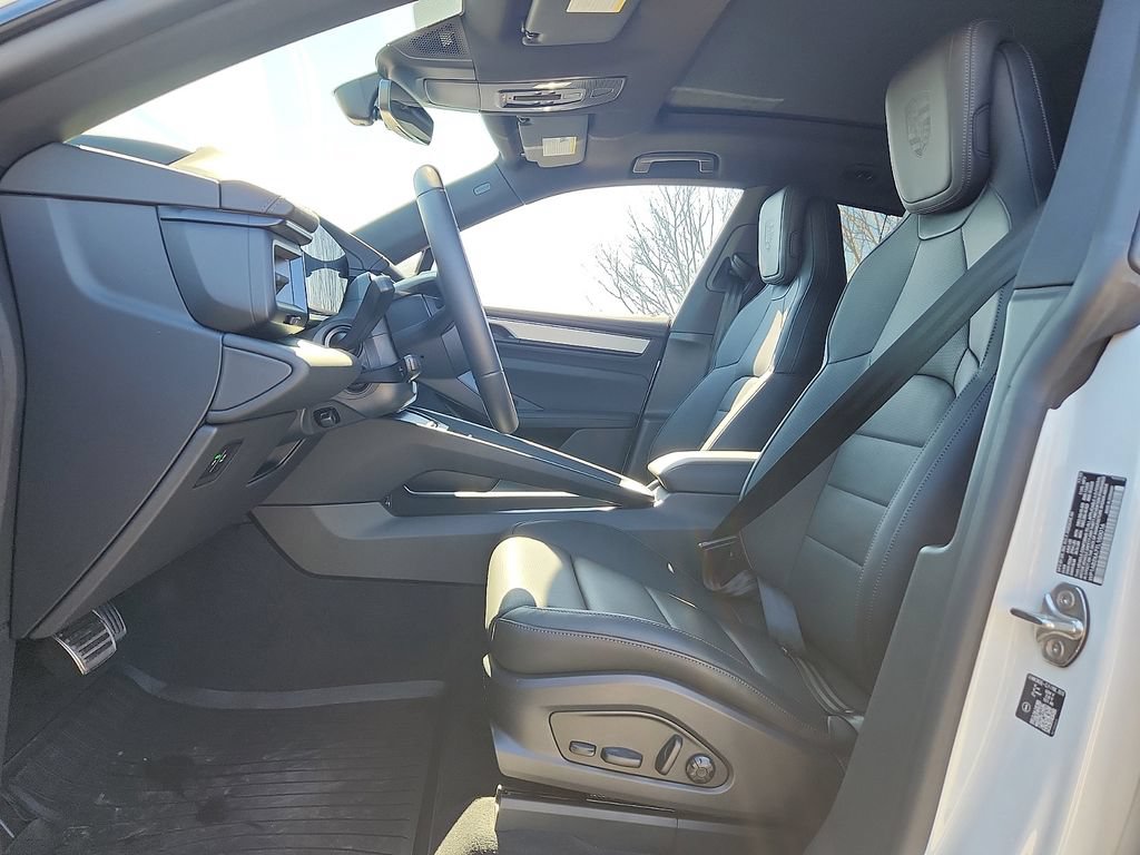 New 2026 Porsche Macan 4S Electric AWD/4WD image 5
