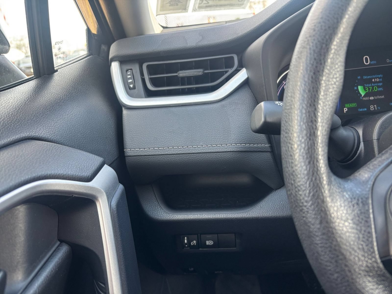 Used 2025 Toyota RAV4 LE AWD/4WD image 33