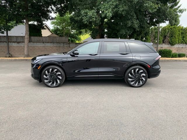 New 2025 Lincoln Nautilus Reserve image 2