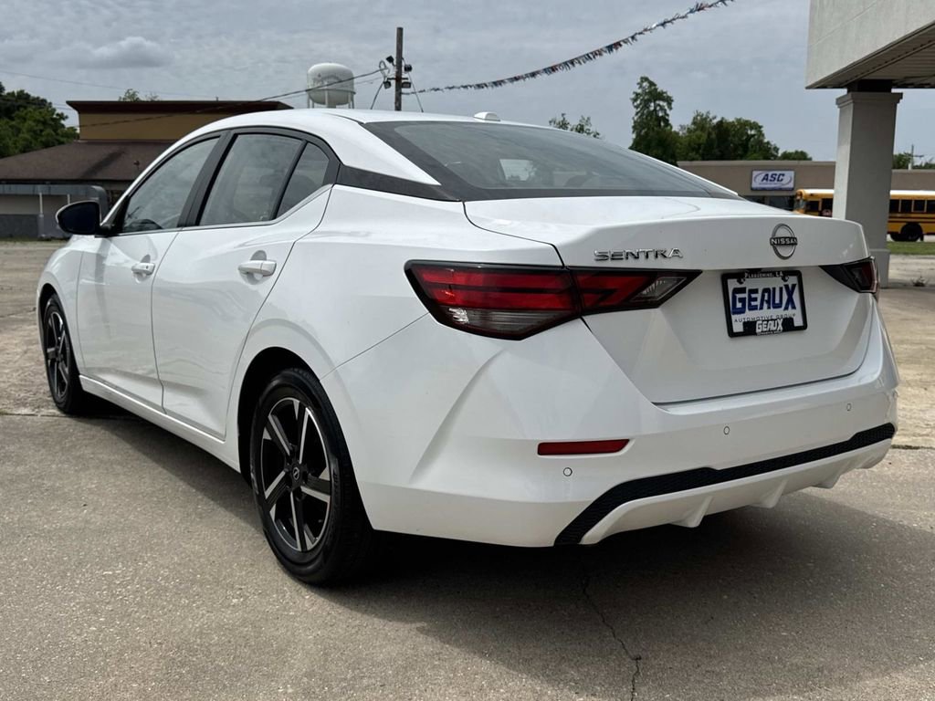 Used 2025 Nissan Sentra SV FWD image 9