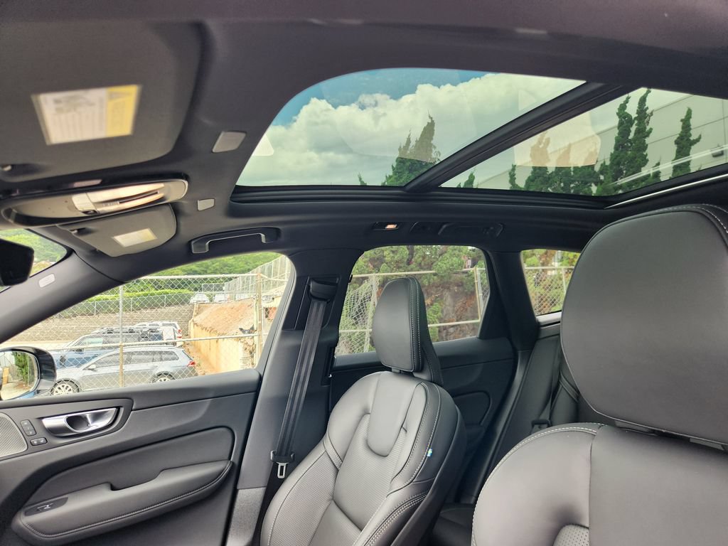 New 2026 Volvo XC60 B5 Ultra w/ Protection Package Premier AWD/4WD image 10
