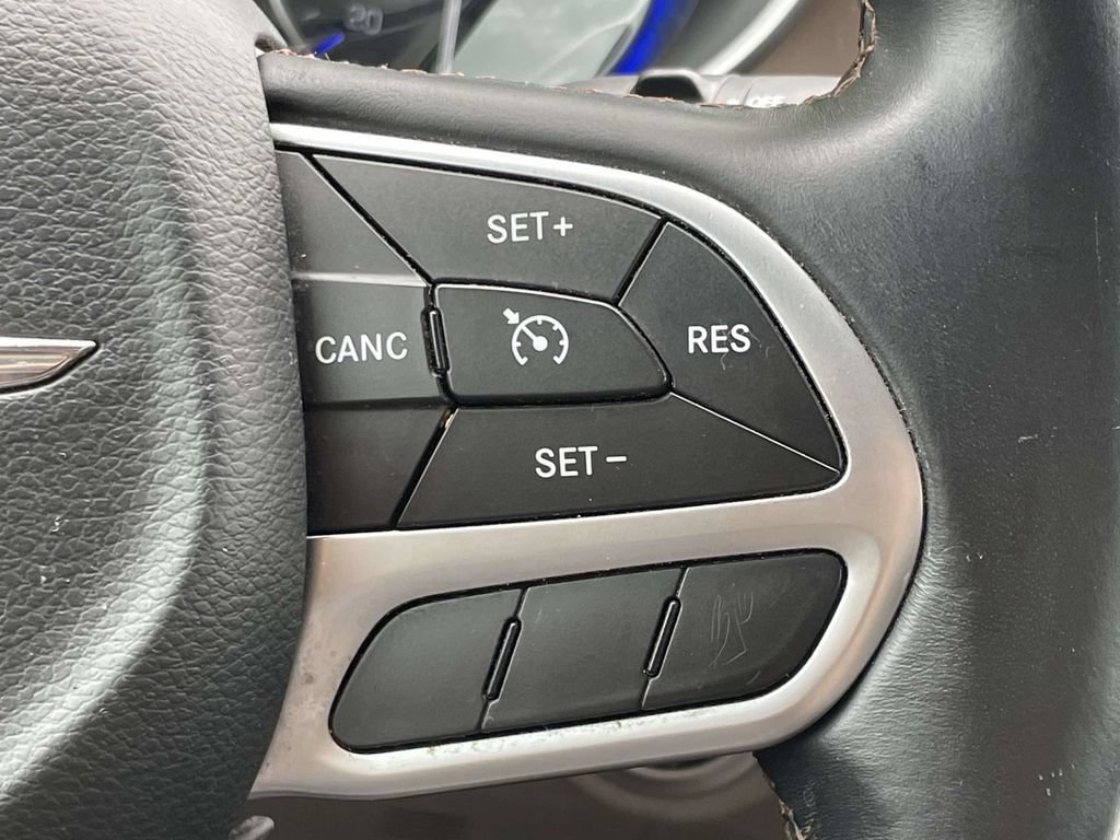 Certified 2017 Chrysler Pacifica Touring-L FWD image 30
