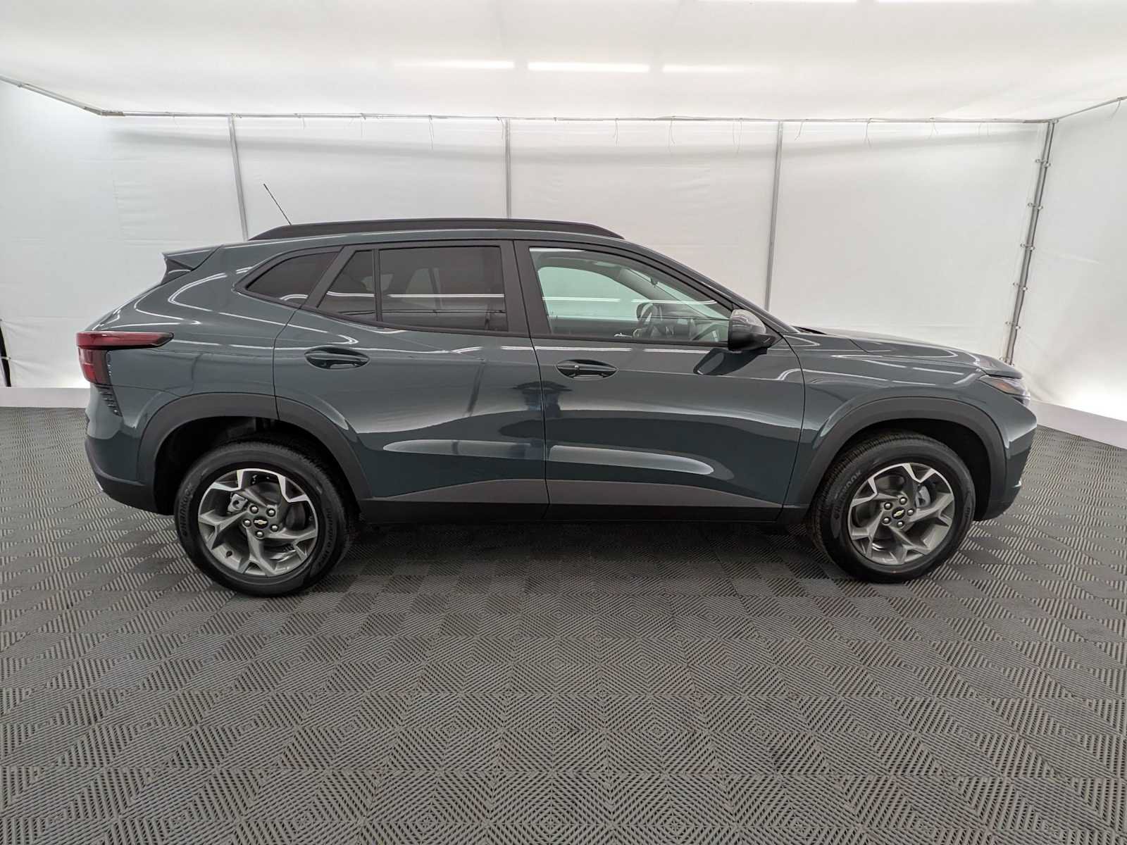 New 2026 Chevrolet Trax LT w/ Driver Confidence Package FWD image 7