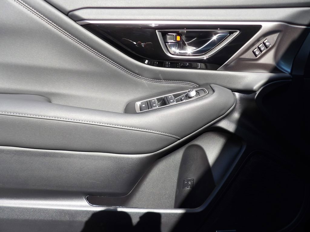 Used 2025 Subaru Outback Limited image 9
