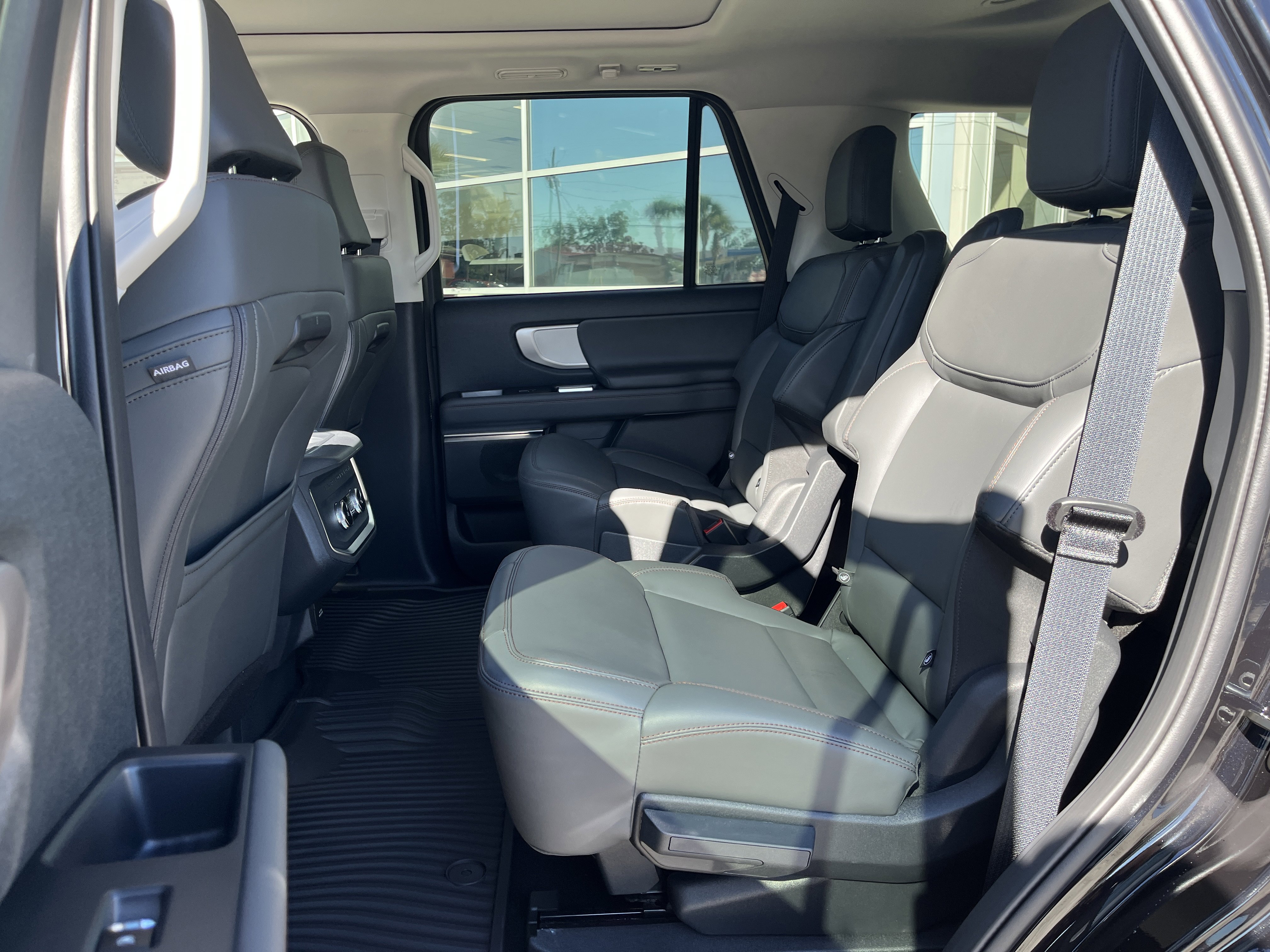 New 2025 Ford Expedition Active image 14