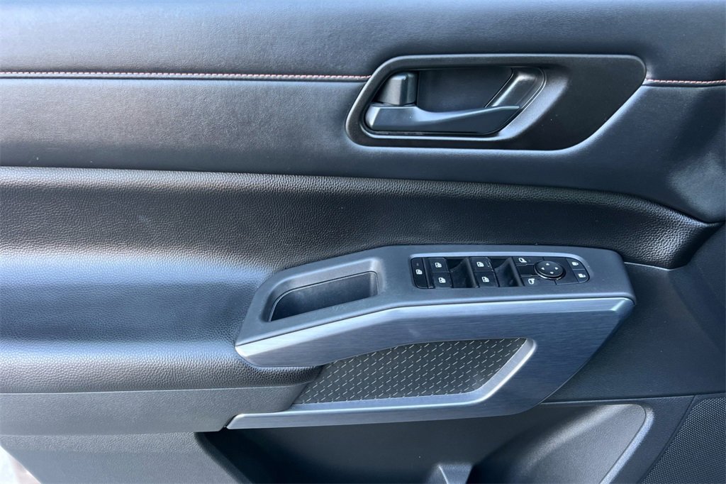 Used 2024 Nissan Pathfinder Rock Creek image 13