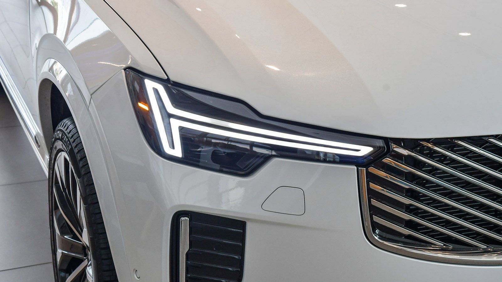 Used 2025 Volvo XC90 B5 Plus w/ Protection Package Premier image 4