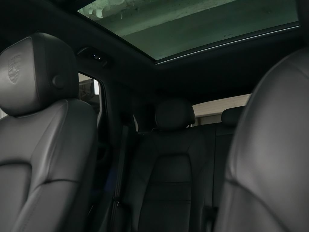 Certified 2023 Porsche Cayenne AWD/4WD image 34