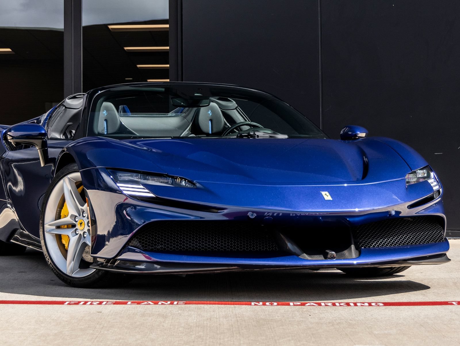 Used 2022 Ferrari SF90 Spider AWD/4WD image 5