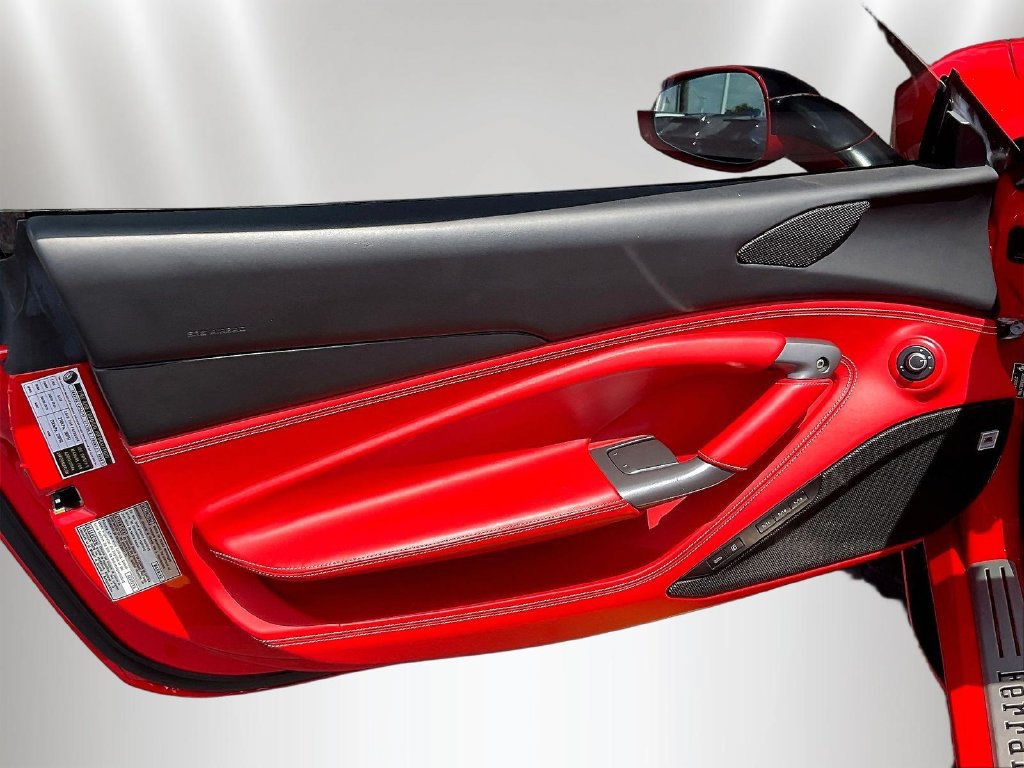 Used 2022 Ferrari F8 Tributo RWD image 18