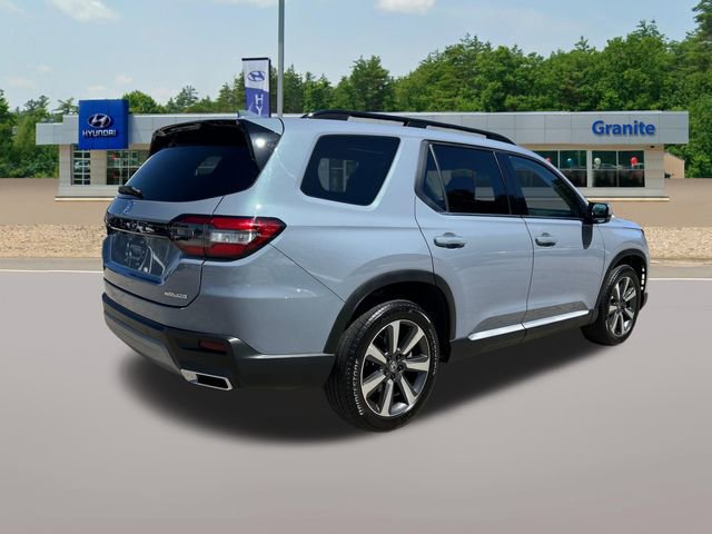 Used 2025 Honda Pilot Touring image 6
