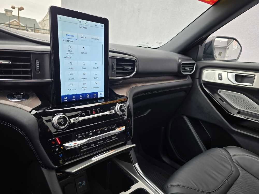 Used 2023 Ford Explorer Platinum w/ Technology Package image 27