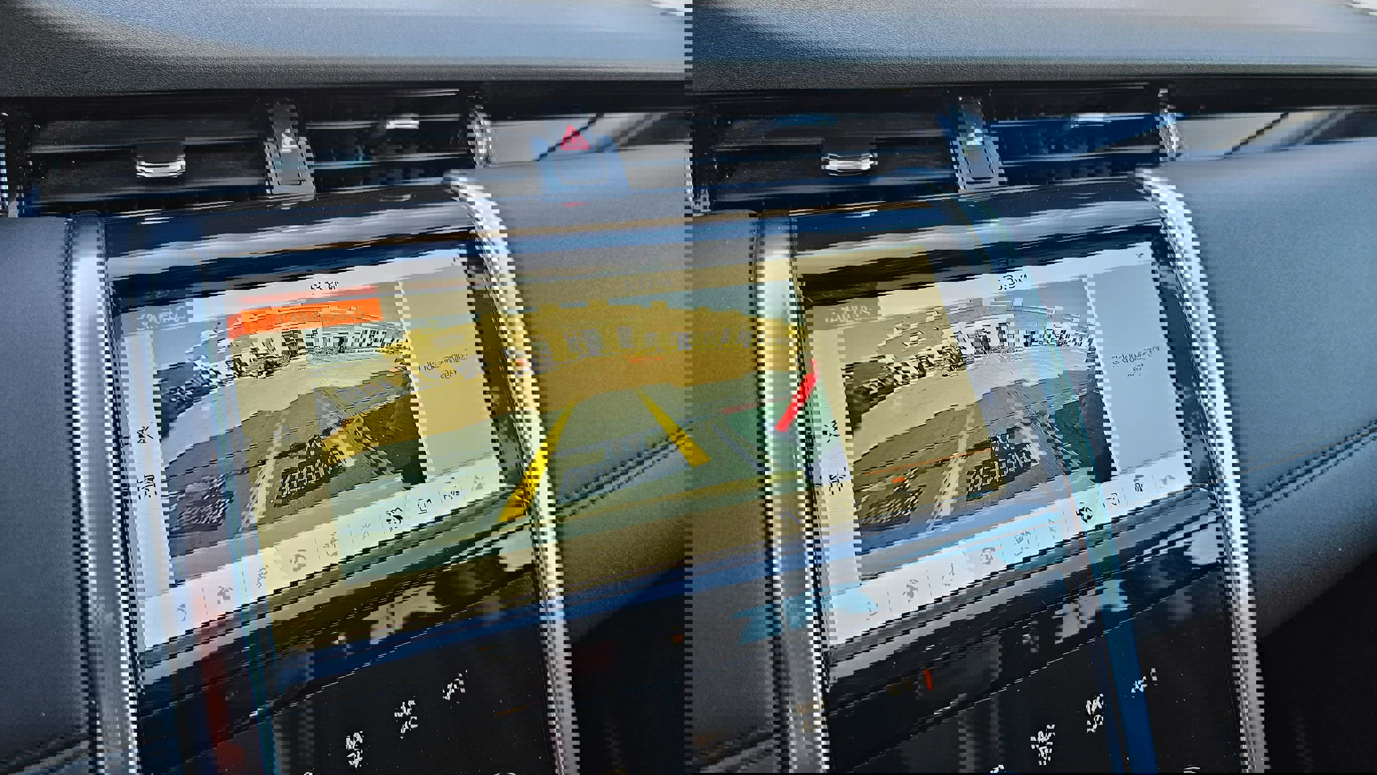 Used 2020 Land Rover Discovery Sport image 32