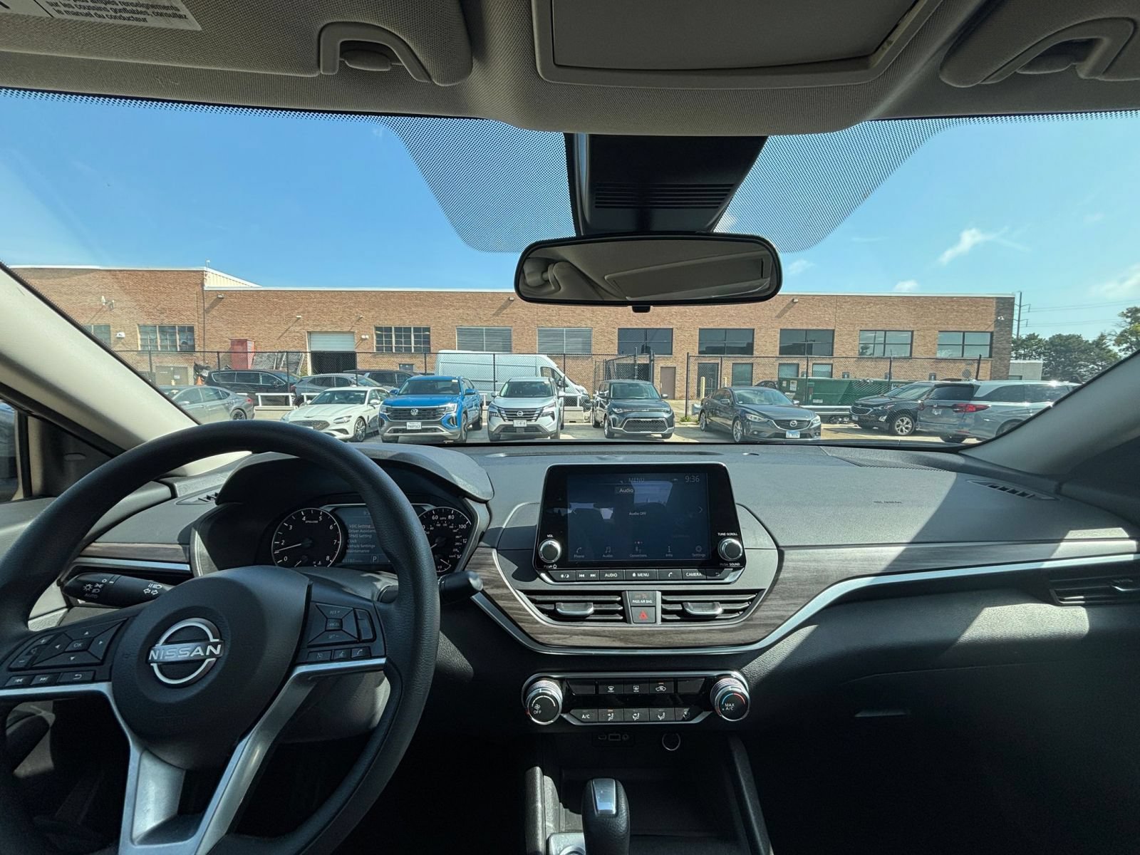 Used 2025 Nissan Altima 2.5 SV FWD image 28