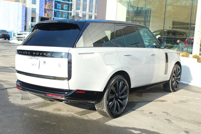 New 2026 Land Rover Range Rover SV image 2