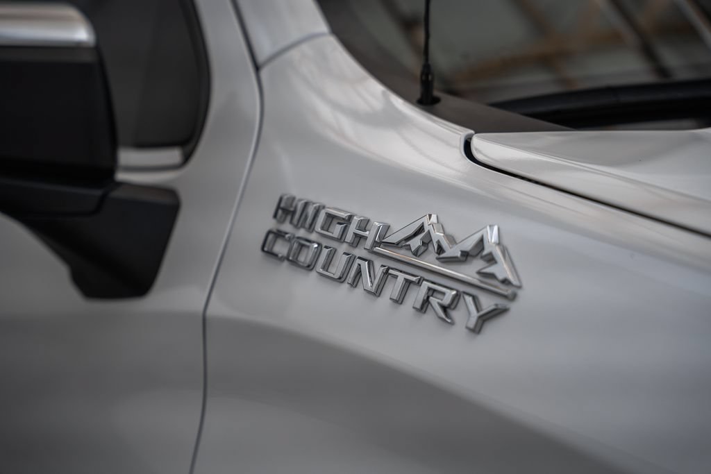 Used 2025 Chevrolet Silverado 1500 High Country AWD/4WD image 17