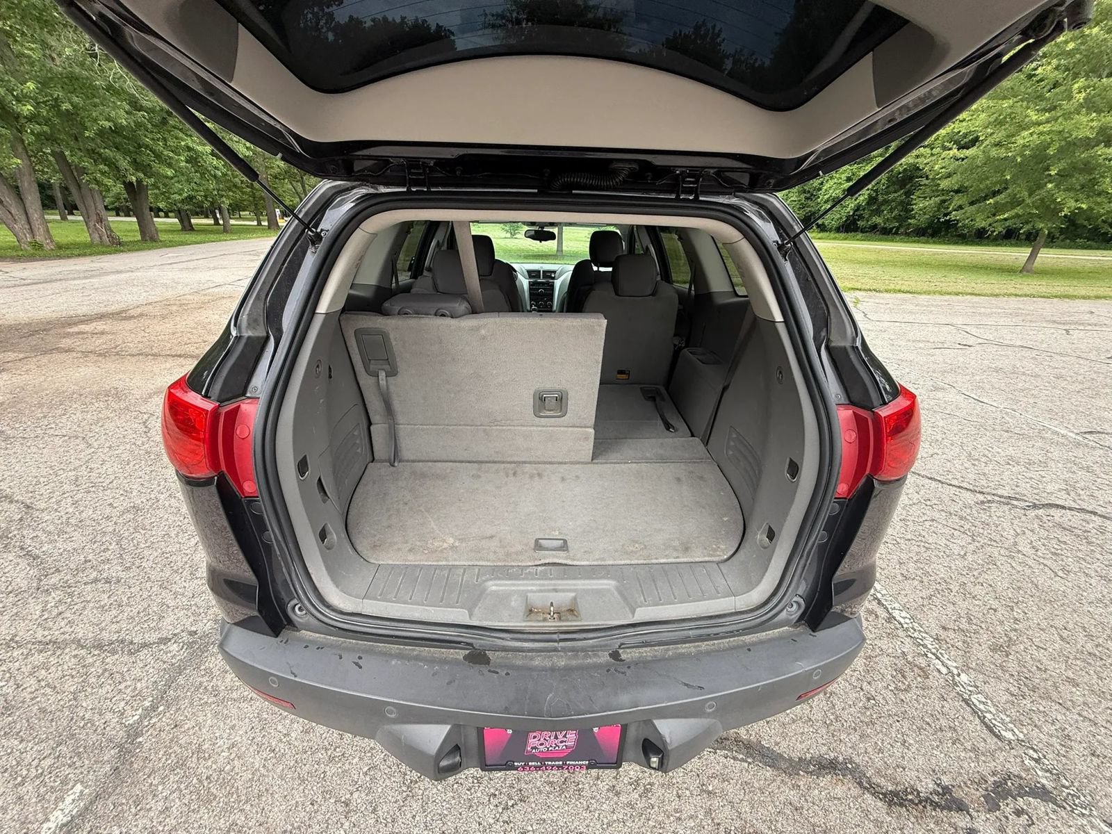 Used 2010 Chevrolet Traverse LT AWD/4WD image 12