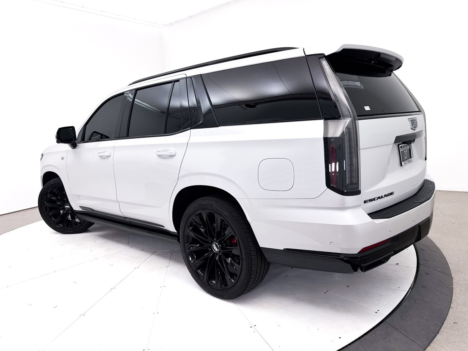 Used 2025 Cadillac Escalade Sport Platinum w/ LPO, ONYX Package AWD/4WD image 2