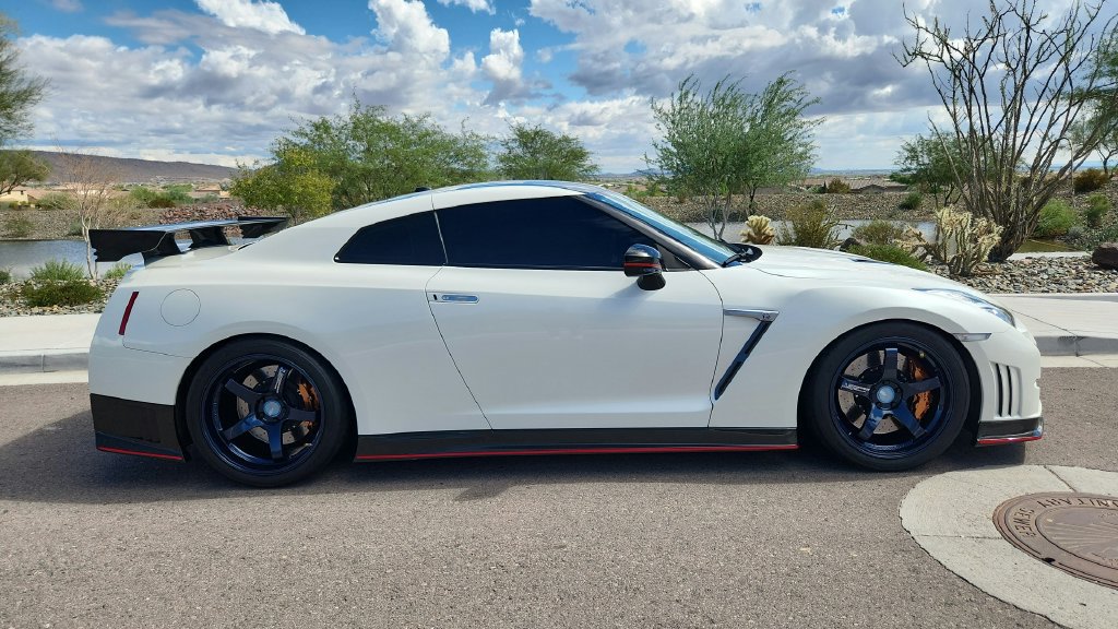 Used 2015 Nissan GT-R NISMO AWD/4WD image 6