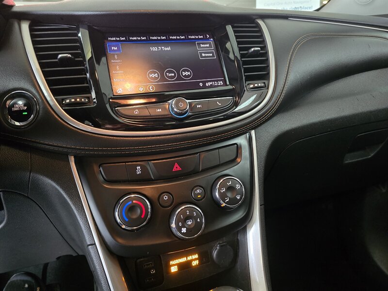 Used 2020 Chevrolet Trax LT w/ LT Convenience Package FWD image 20