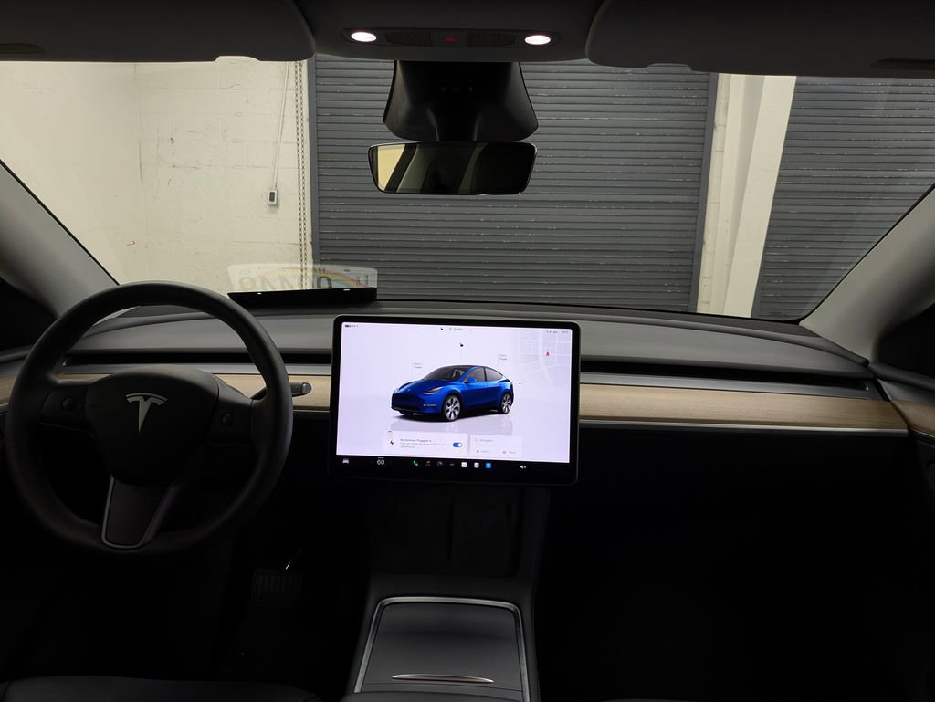 Used 2023 Tesla Model Y Long Range image 18