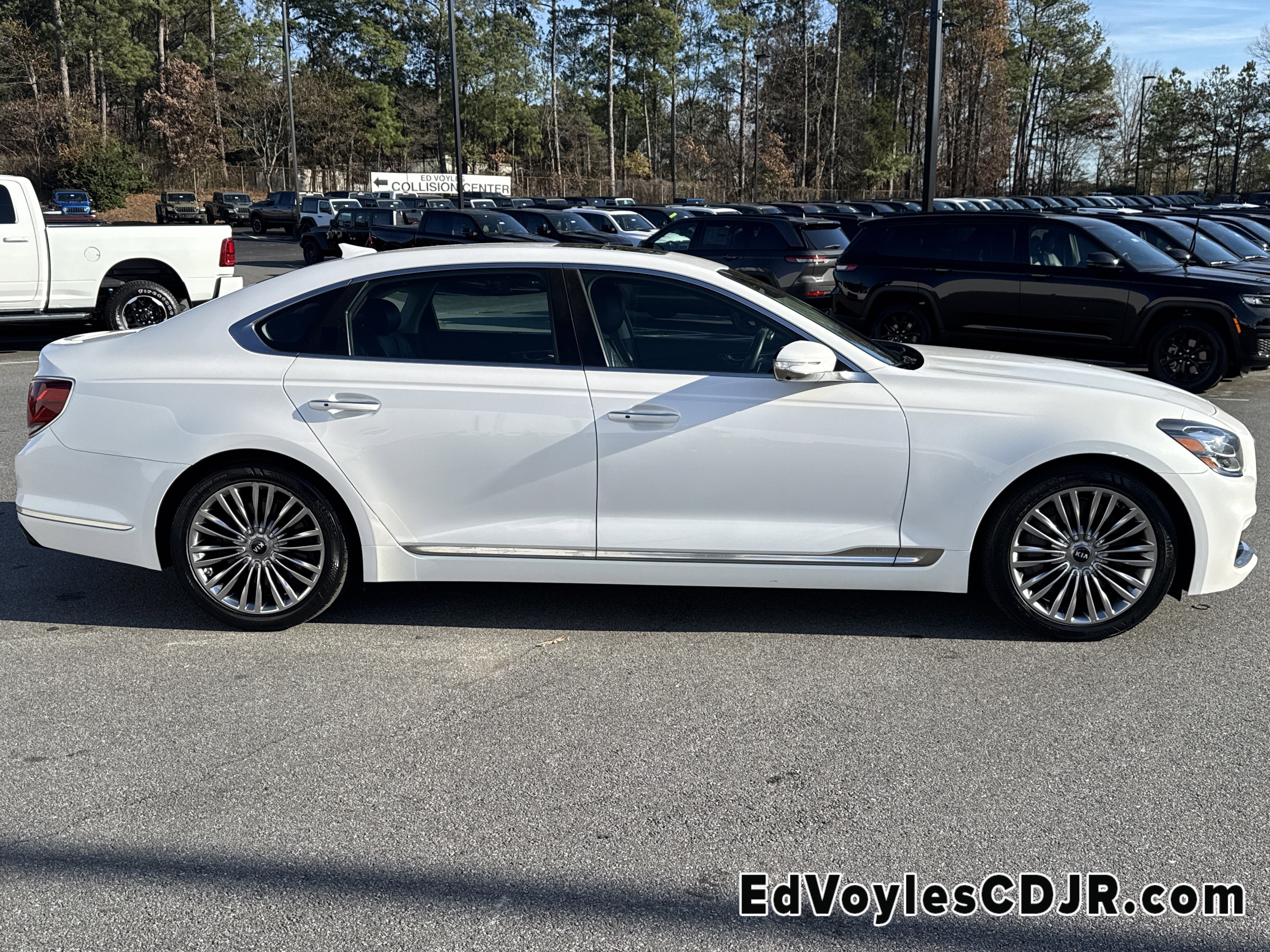 Used 2020 Kia K900 Luxury w/ VIP Package image 2