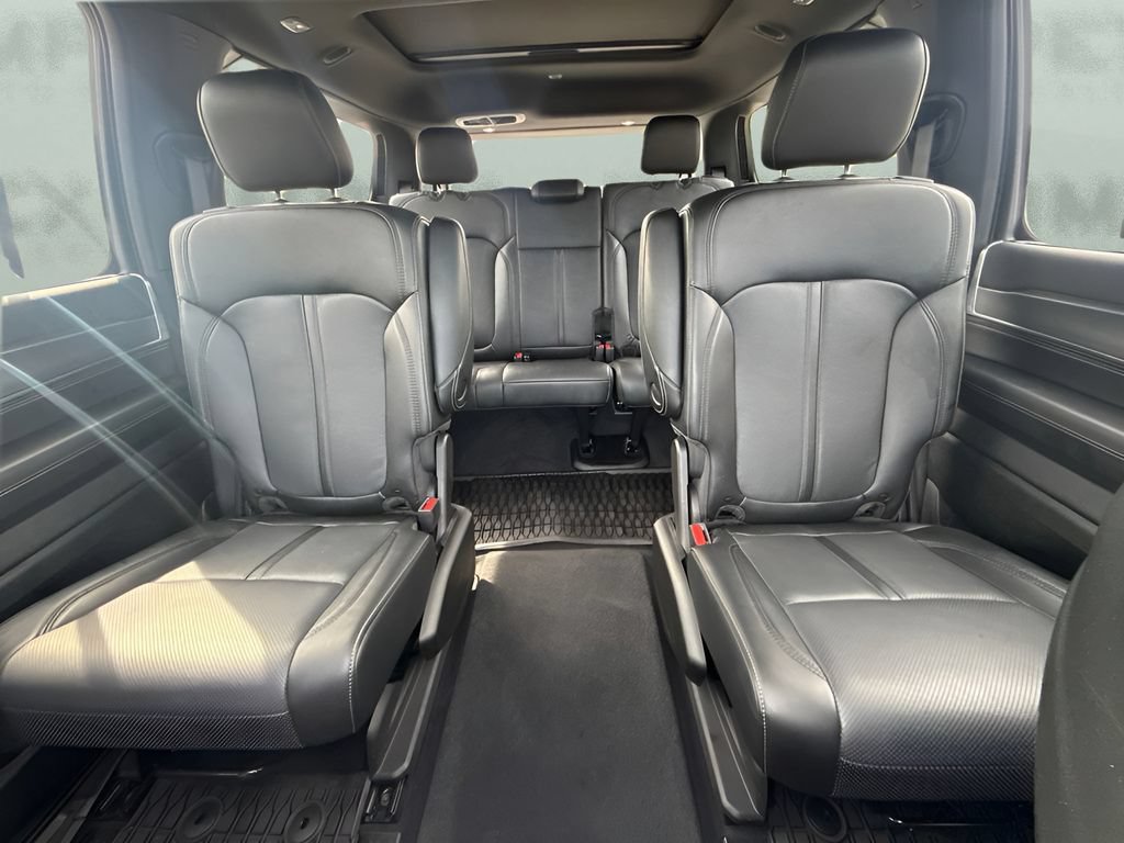 Used 2024 Jeep Wagoneer Series II w/ Convenience Group I AWD/4WD image 11